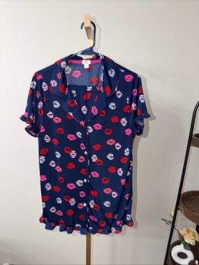 crown & ivy Navy Lip-Print Blouse with Pink Trim Pajama Set!